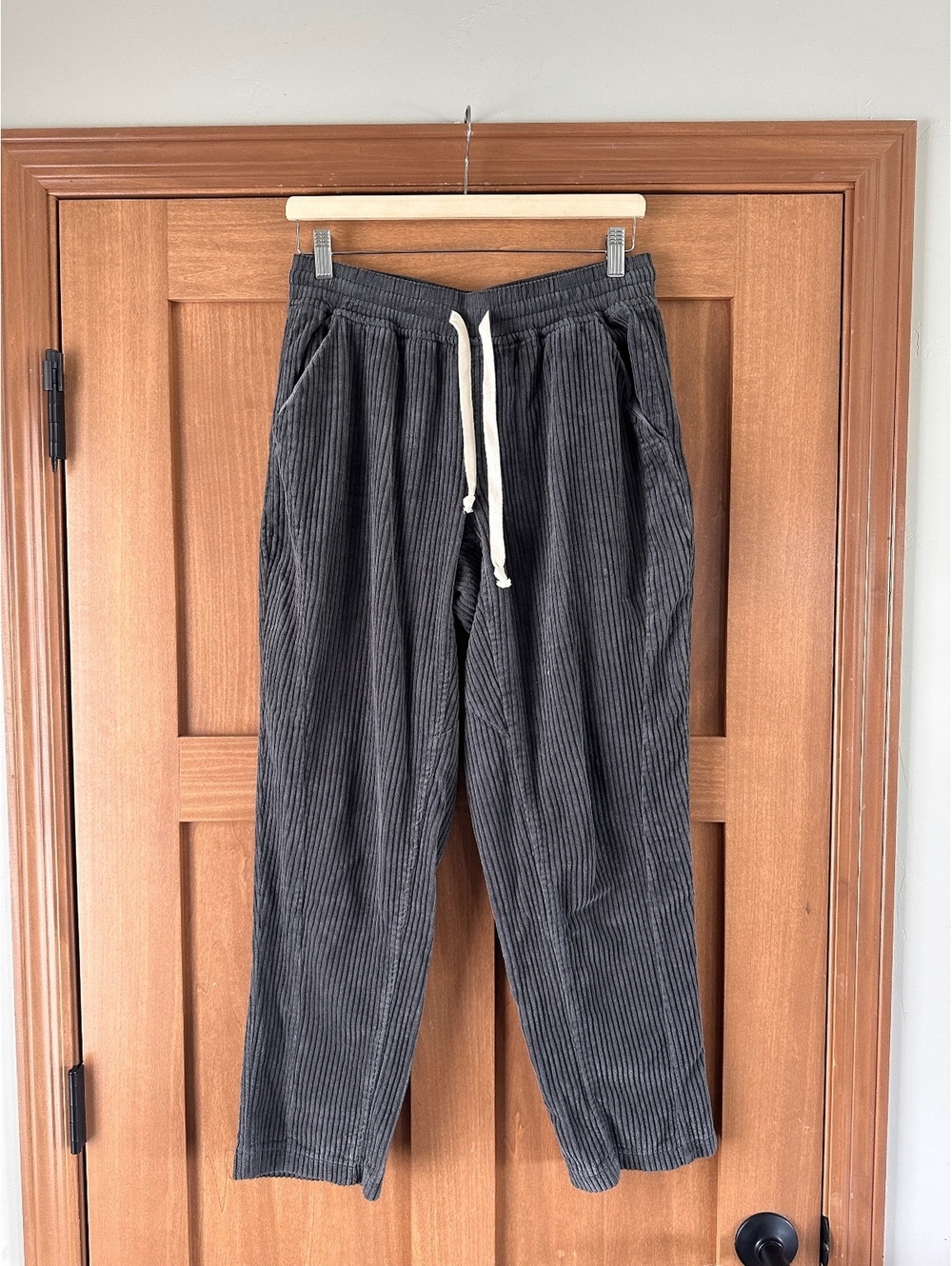 Elwood Corduroy Traveler Pant Charcoal Gray Men’s size Small